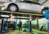 Губернатор вручил ключи от новых автомобилей представителям медучреждений