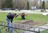 На Пятницком кладбище привели в порядок могилы бойцов