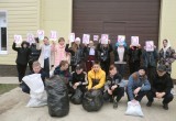 Школьники очистили от мусора территории парка "Угра" (фото)