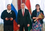Владислав Шапша наградил жителей области