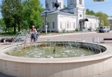 Художники и местные жители сделали из фонтана арт-объект 