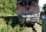 Разбитый в ДТП локомотив отбуксировали в Калугу (видео, фото с места ДТП)
