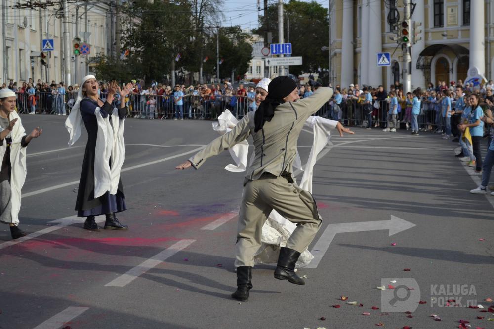 18 октября 2013 г. Карнавальное шествие в 2020 году в Самарской. Карнавальное шествие в Словении перед постом. День города карнавальное шествие 2003. Карнавал шествие 2017 Москва чему посвящено.