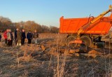 В Калужской области спасают обмелевшую реку