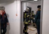 В высотке загорелся лифт и рухнул в подвал