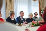 Губернатор встретился с многодетными матерями Калужской области