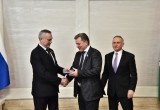 Андрей Травников вручил выдающимся новосибирцам высокие награды
