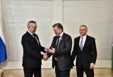 Губернатор Андрей Травников вручил выдающимся новосибирцам высокие награды