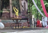 В калужском парке юные калужанки устроили цирковое шоу