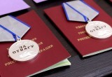 В Калуге на заседании Городской Думы участникам спецоперации вручили медали "За отвагу"