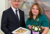 Владислав Шапша поздравил многодетных мам региона с 8 марта