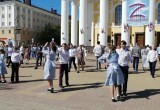 В Калуге волонтёры станцевали "Вальс Победы"