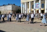 В Калуге волонтёры станцевали "Вальс Победы"