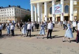 В Калуге волонтёры станцевали "Вальс Победы"