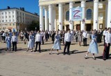 В Калуге волонтёры станцевали "Вальс Победы"