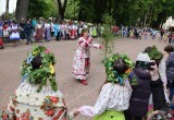 В калужском парке прошли народные гулянья в честь Троицы