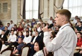 «Ты – Россия»: Андрей Травников в режиме живого диалога пообщался с патриотической молодёжью Новосибирской области