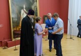 Андрей Травников наградил супружеские пары со стажем медалями «За любовь и верность»
