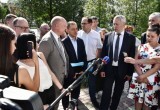Губернатор Андрей Травников поручил повысить транспортную доступность микрорайонов Калининского района