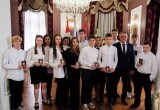 Дмитрий Денисов вручил юным калужанам паспорта