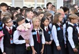 Подарок ко Дню знаний: Губернатор Новосибирской области озвучил решение о строительстве нового учебного корпуса на праздничной линейке в Лицее №113