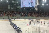 Калужанин сделал предложение своей возлюбленной на льду перед хоккейным матчем