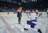 Калужанин сделал предложение своей возлюбленной на льду перед хоккейным матчем