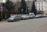 В Калуге у сквера драмтеатра появилась фотовыставка "Путешествие в детство"