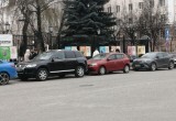 В Калуге у сквера драмтеатра появилась фотовыставка "Путешествие в детство"