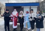 В Калуге водители пели новогодние песни для Деда Мороза и Снегурочки
