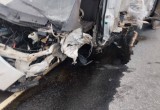 Kia превратилась в груду металла после ДТП с фургоном на калужской дороге