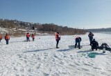 Сотрудники ГИМС, МЧС и водолазы провели спасательную операцию в полынье Оки