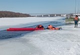 Сотрудники ГИМС, МЧС и водолазы провели спасательную операцию в полынье Оки