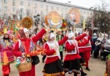 В Калуге на Театральной площади с размахом отметили Масленицу