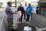 Глава Калуги прошел по центральным улицам города и возмутился беспорядком