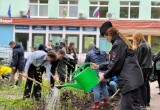 В калужском сквере Ветеранов высадили кусты спиреи в память о погибших бойцах ВОВ