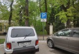 На улицах Калуги дорожники устанавливают новые знаки 