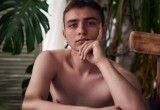 В Калуге после полуобнаженной фотосессии студентов "Мистер КГУ" одели в черные костюмы