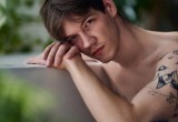 В Калуге после полуобнаженной фотосессии студентов "Мистер КГУ" одели в черные костюмы