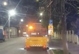 В Калуге дорожные службы подметают и моют дороги и тротуары