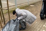 Калужане продолжают убирать мусор с городских улиц