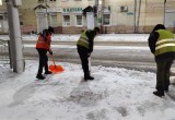 В Калуге дорожные службы всю ночь убирали снег