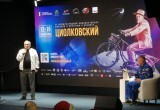 Торт из коврижки, футбол и стрижка в невесомости: как космонавты живут на МКС