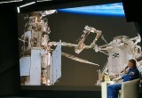 Торт из коврижки, футбол и стрижка в невесомости: как космонавты живут на МКС
