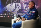 Торт из коврижки, футбол и стрижка в невесомости: как космонавты живут на МКС