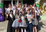 Владислав Шапша поздравил школьников с последним звонком