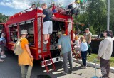 Калужские спасатели поучаствовали в праздниках детства