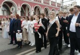 В Калуге прошло шествие выпускников 2025