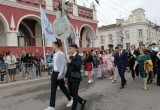 В Калуге прошло шествие выпускников 2025