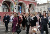 В Калуге прошло шествие выпускников 2025
